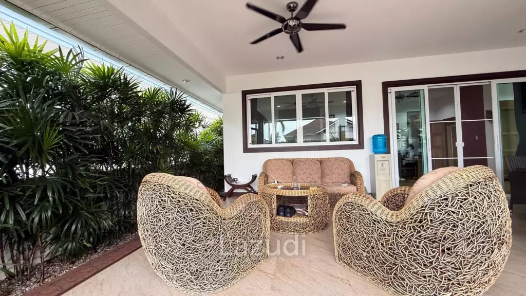 Large 2 bed 2 bath villa minutes from Pranburi beach