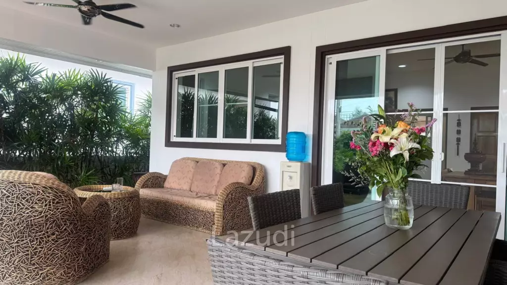 Large 2 bed 2 bath villa minutes from Pranburi beach