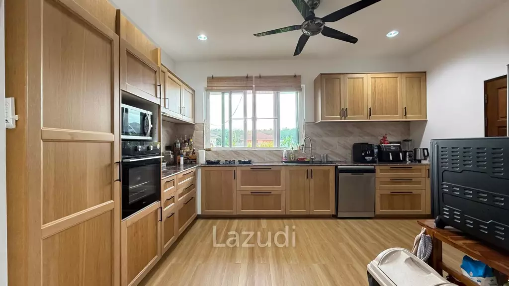 Large 2 bed 2 bath villa minutes from Pranburi beach