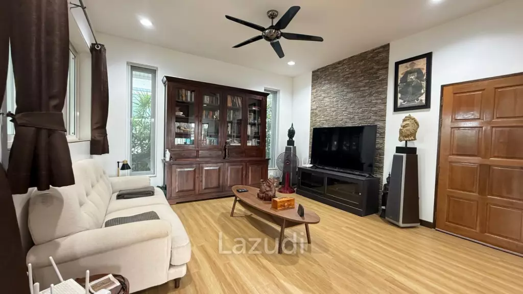 Large 2 bed 2 bath villa minutes from Pranburi beach