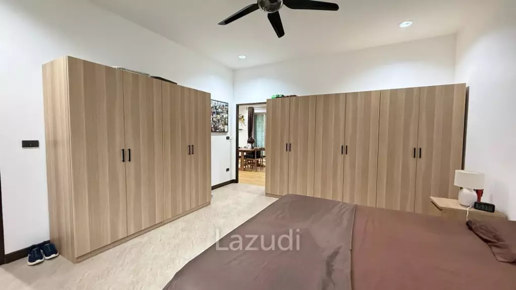 Large 2 bed 2 bath villa minutes from Pranburi beach