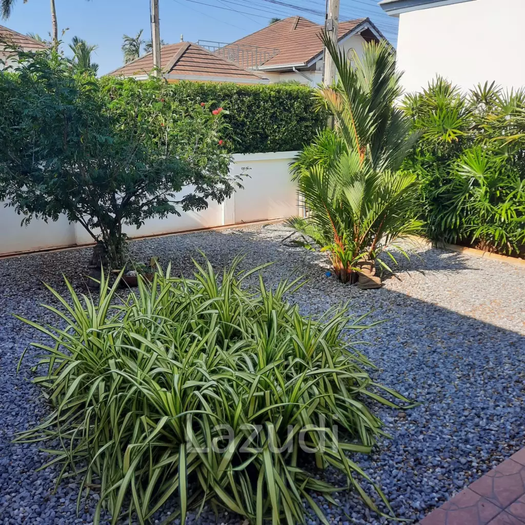 Large 2 bed 2 bath villa minutes from Pranburi beach