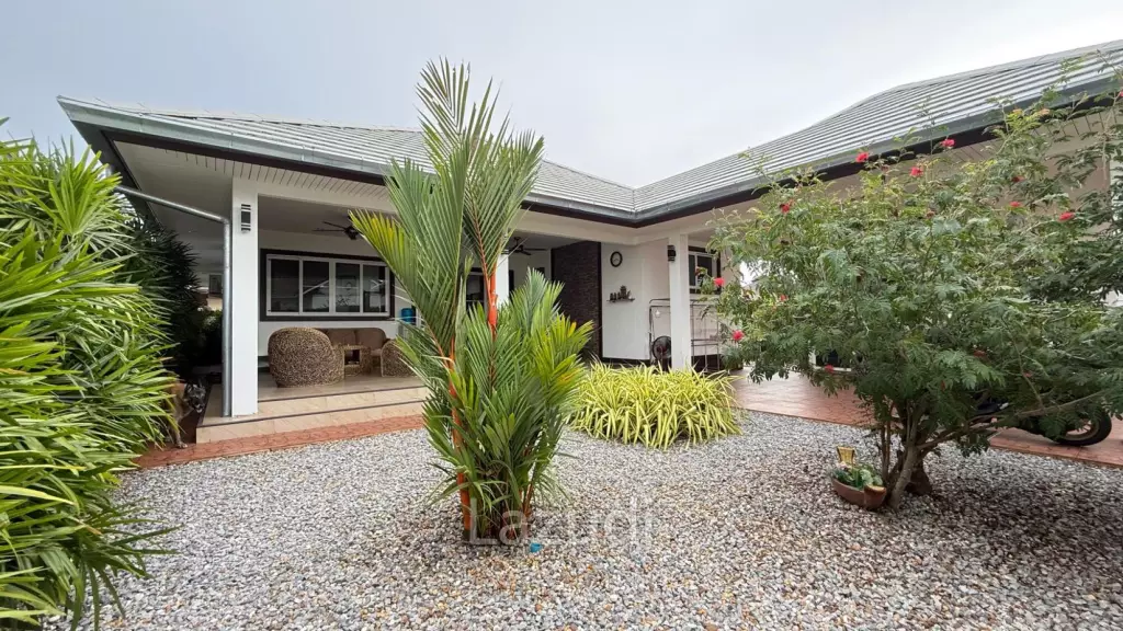 Large 2 bed 2 bath villa minutes from Pranburi beach