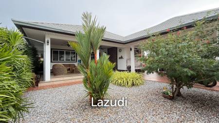 Large 2 bed 2 bath villa minutes from Pranburi beach