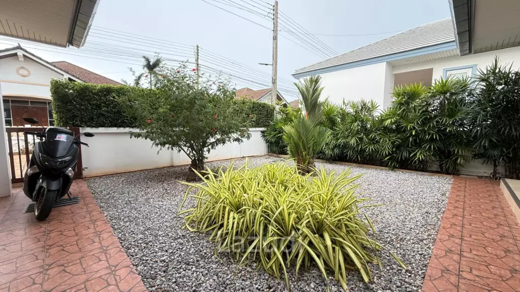 Large 2 bed 2 bath villa minutes from Pranburi beach