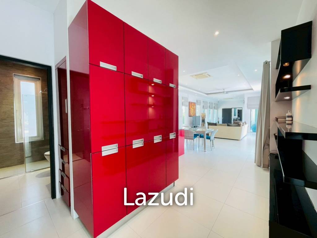 Waterside Red Mountain: Luxury 5-Bed Private Pool Villa