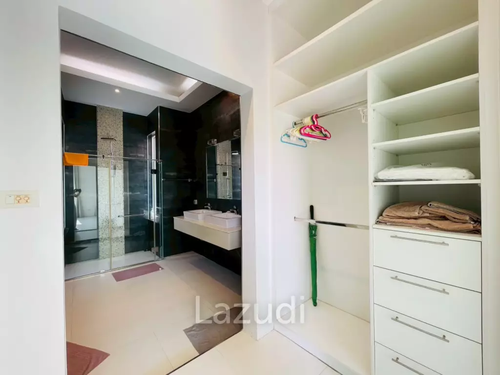 Waterside Red Mountain: Luxury 5-Bed Private Pool Villa
