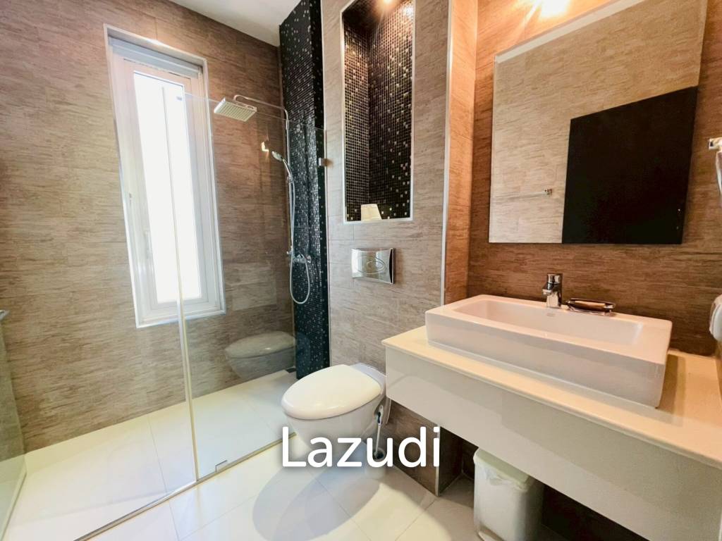 Waterside Red Mountain: Luxury 5-Bed Private Pool Villa