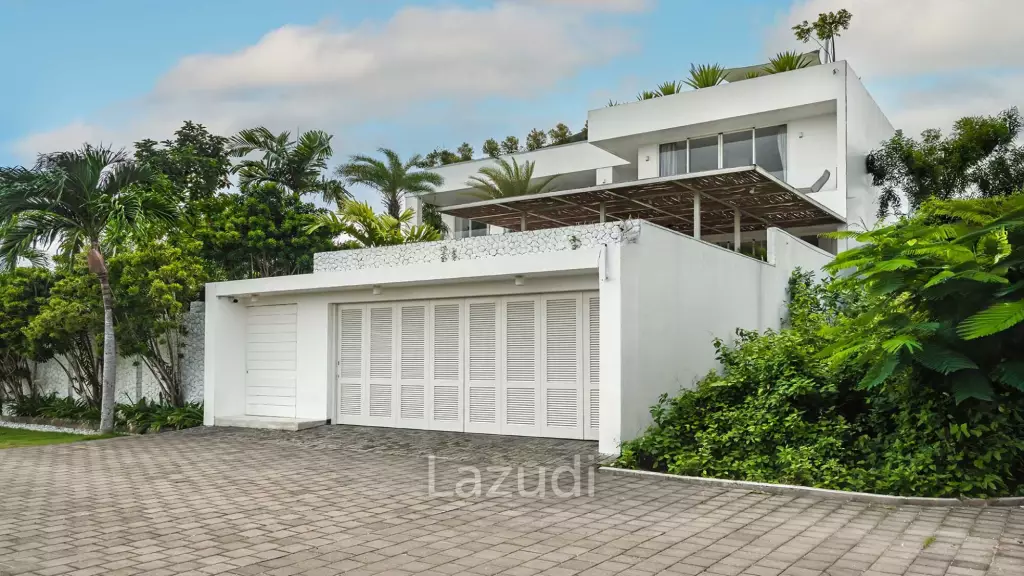 Luxury 4 Bedroom Villa for Sale in Jimbaran with Rooftop Private Pool