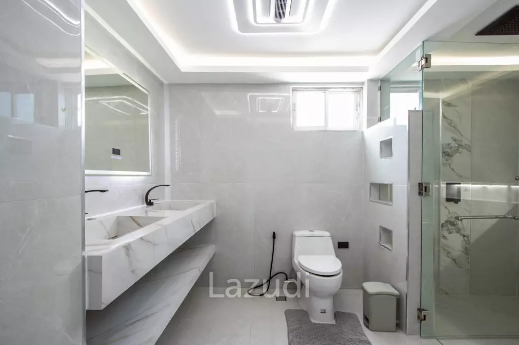 ห้องชุดสุดหรู 2 ห้องนอน ที่วิวทะเล 7 จอมเทียน