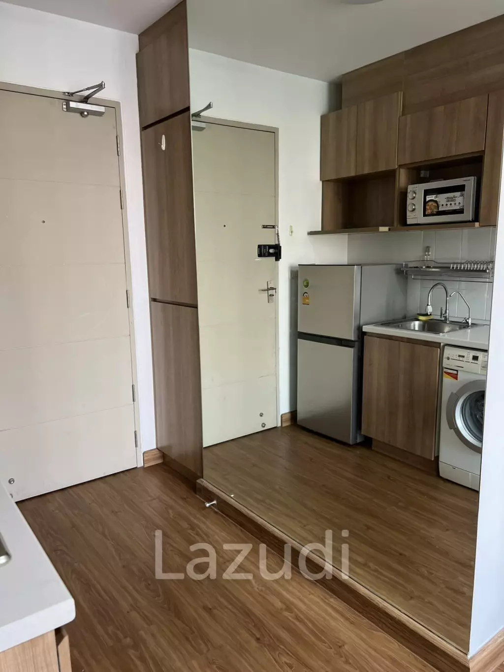 Modern 30.5 sqm 1 bedroom condo on 11th floor at Ideo Mix Sukhumvit 103 Bangna Bangkok