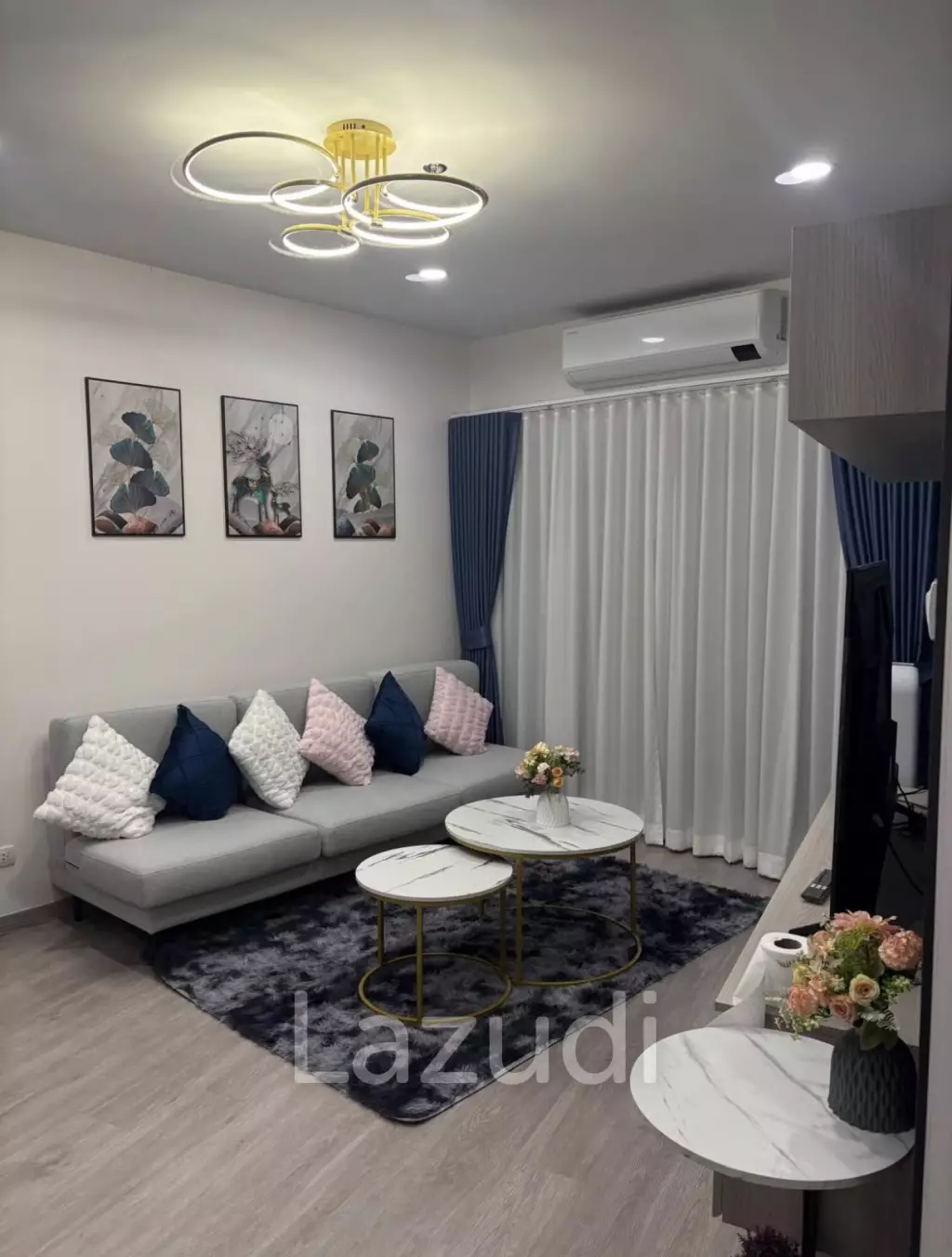 Blue Whale Condo : "Close to everything" - City & Sea View.