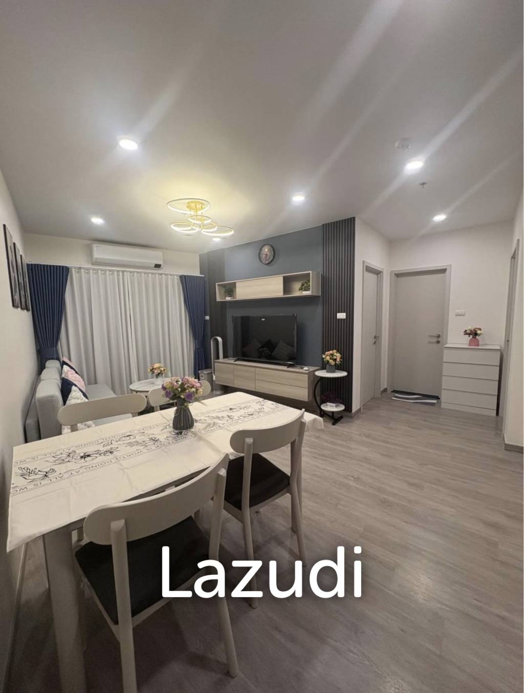 Blue Whale Condo : "Close to everything" - City & Sea View.