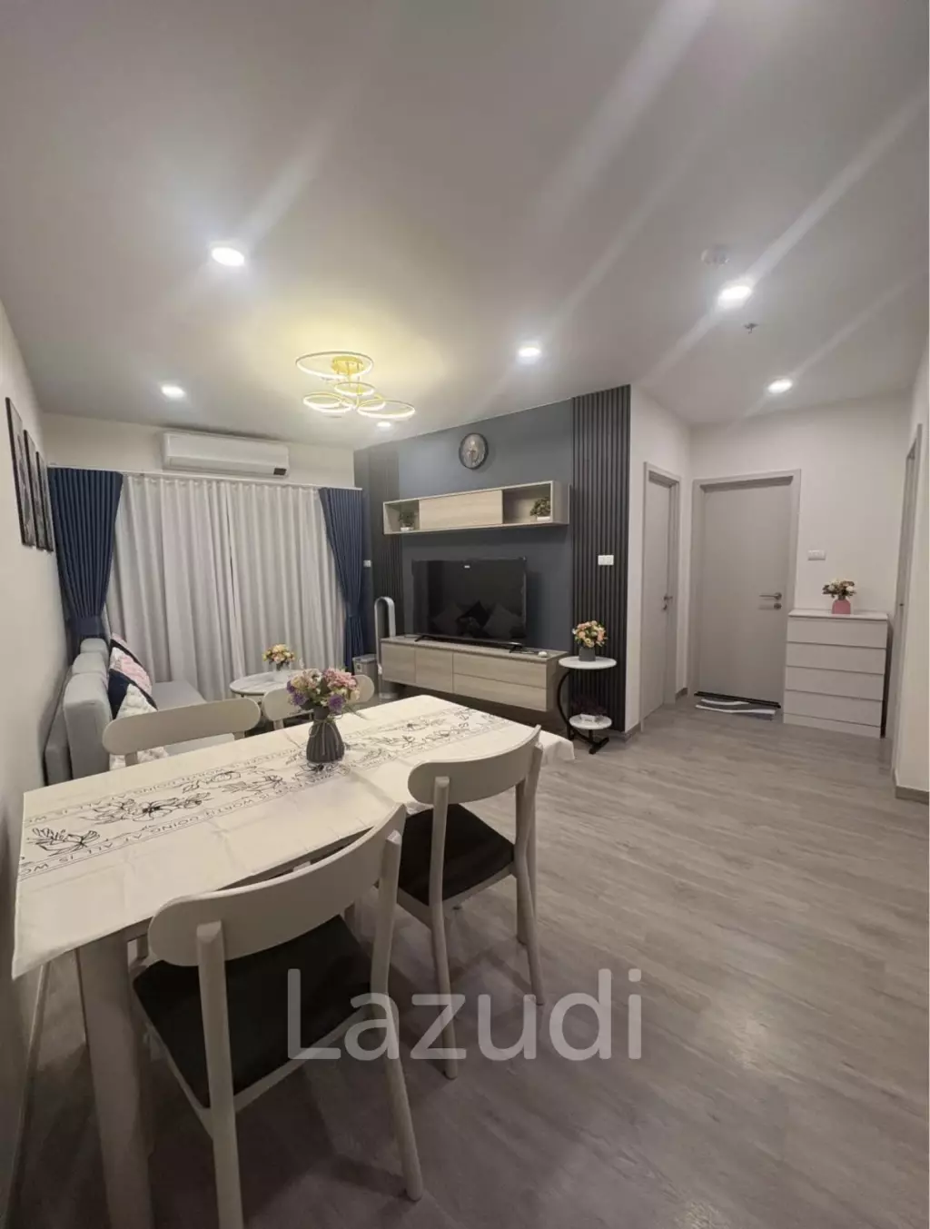 Blue Whale Condo : "Close to everything" - City & Sea View.