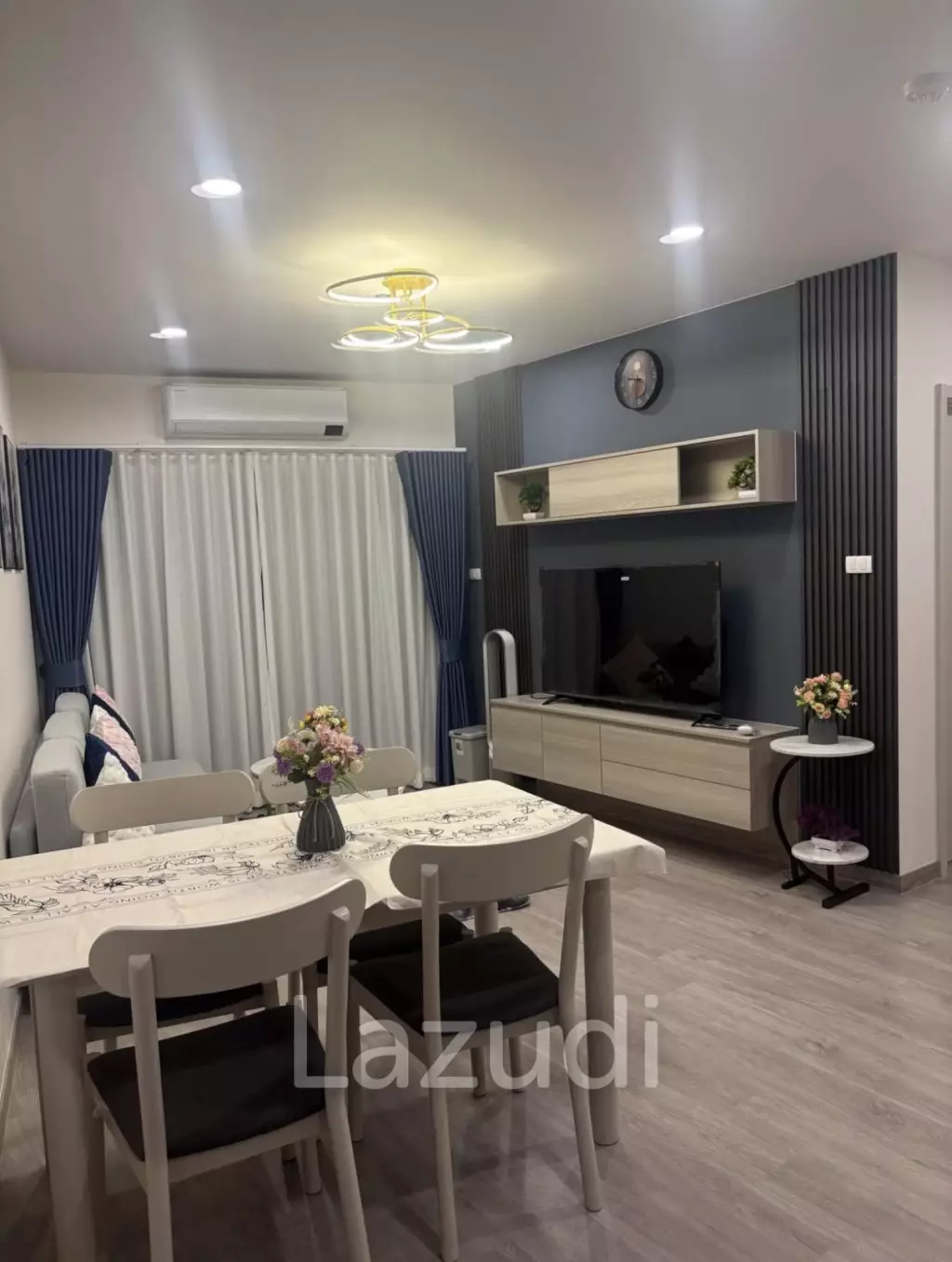 Blue Whale Condo : "Close to everything" - City & Sea View.