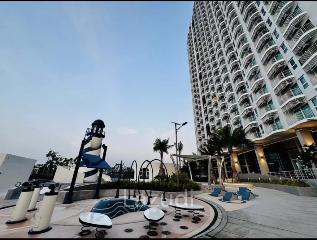 Blue Whale Condo : "Close to everything" - City & Sea View.
