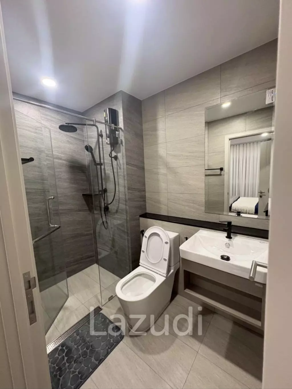 Blue Whale Condo : "Close to everything" - City & Sea View.