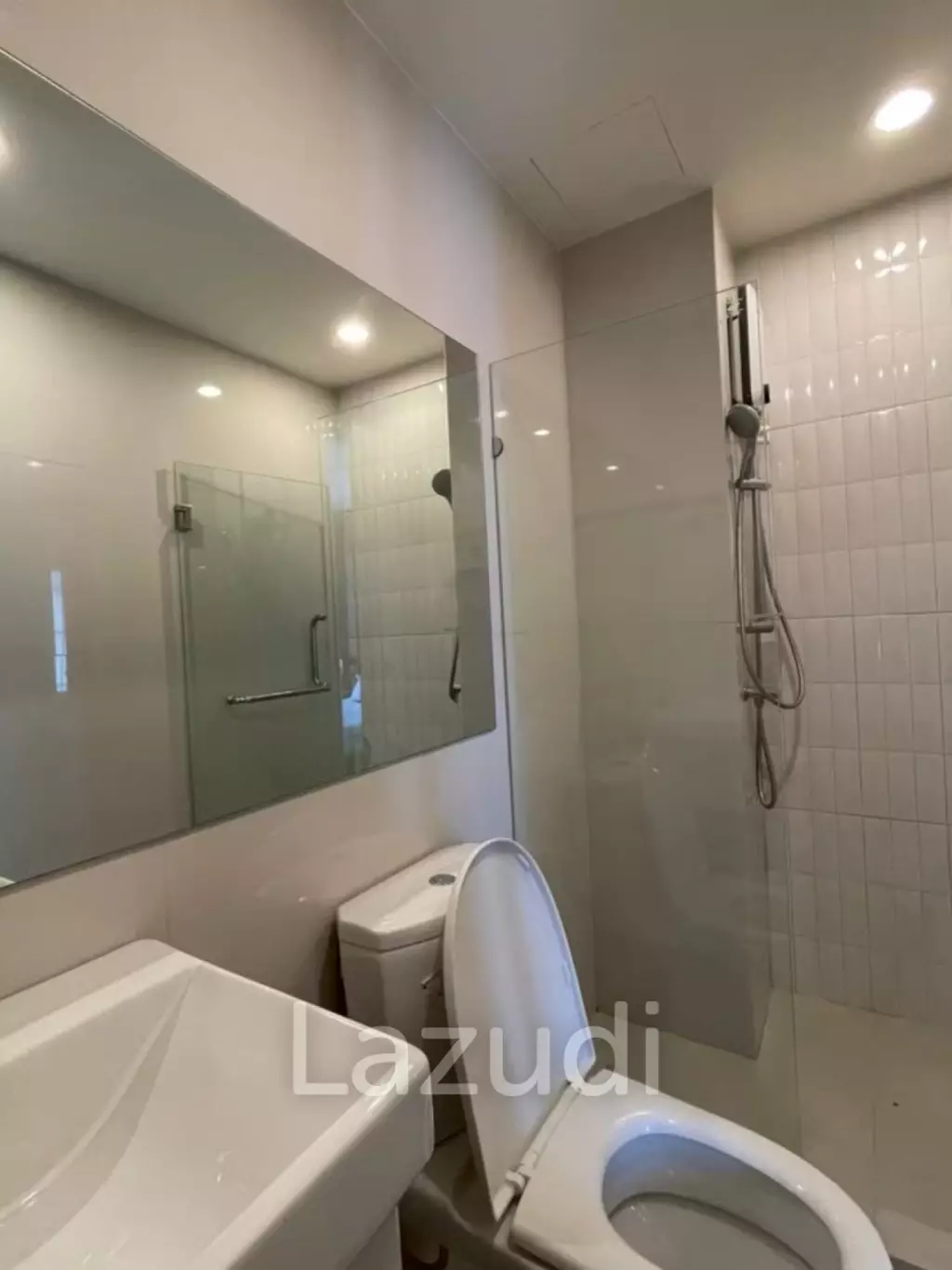 High floor 24.5 sqm condo at Life Asoke Bang Kapi Bangkok