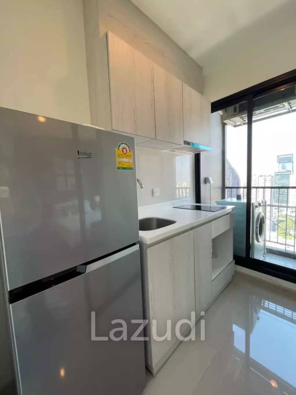 High floor 24.5 sqm condo at Life Asoke Bang Kapi Bangkok