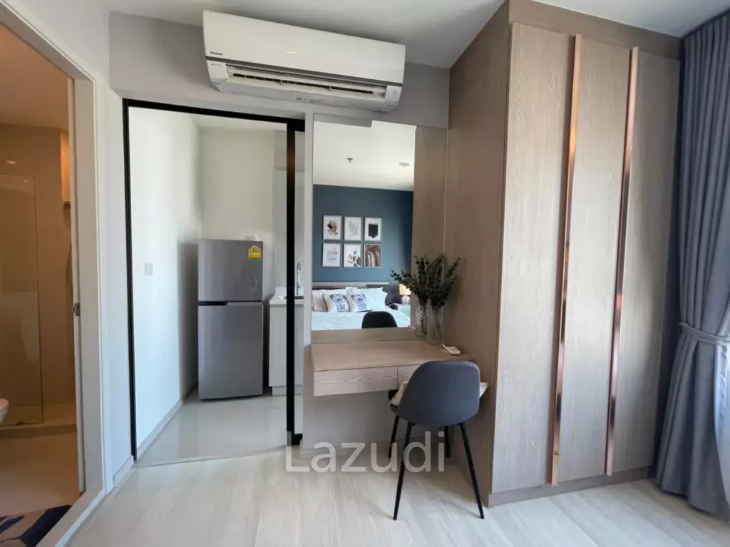High floor 24.5 sqm condo at Life Asoke Bang Kapi Bangkok