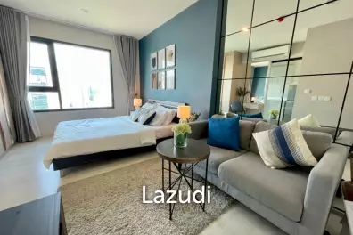 High floor 24.5 sqm condo at Life Asoke Bang Kapi Bangkok