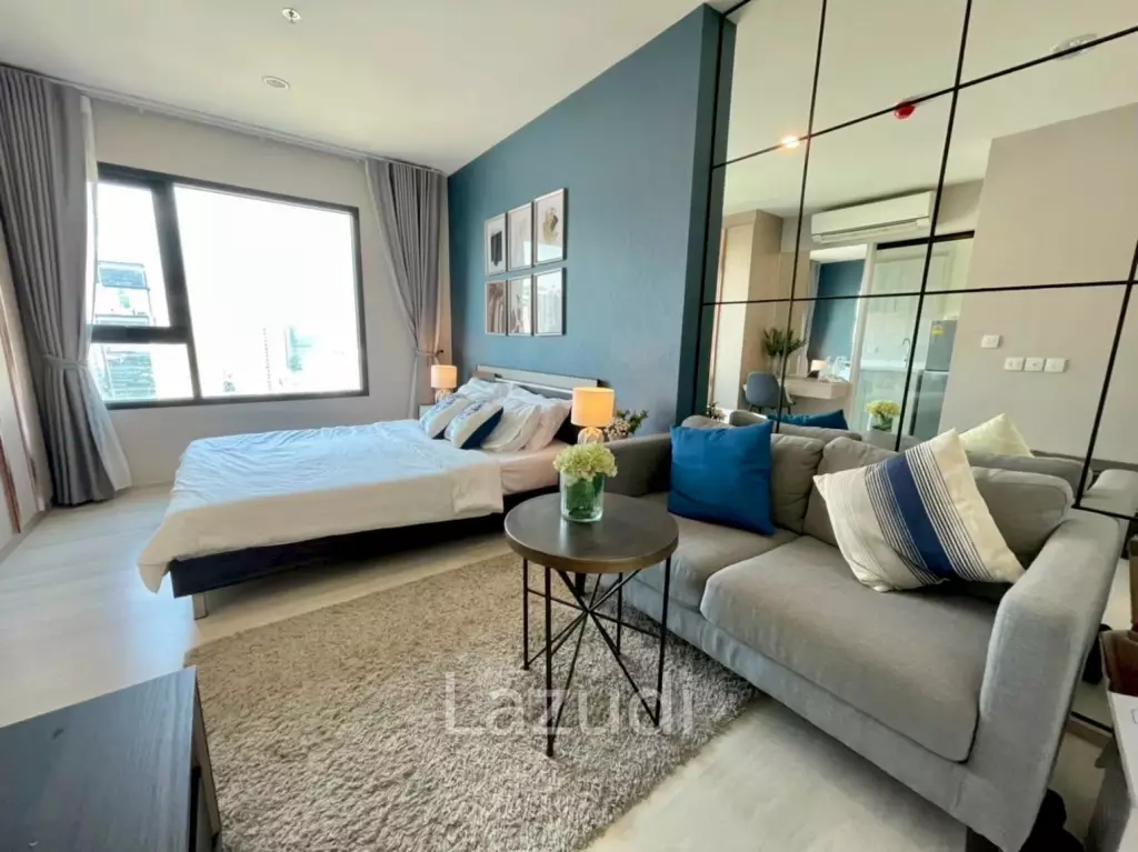 High floor 24.5 sqm condo at Life Asoke Bang Kapi Bangkok