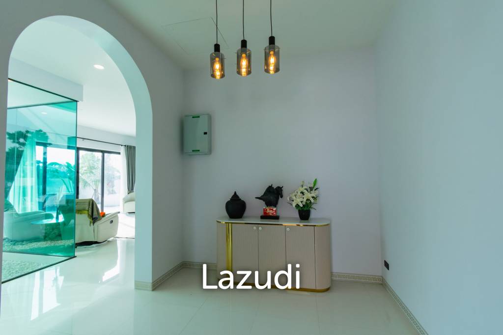 STUNNING MODERN 6 BED POOL VILLA