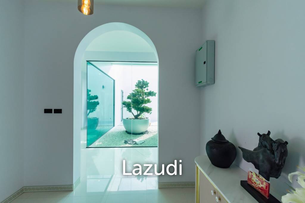 STUNNING MODERN 6 BED POOL VILLA