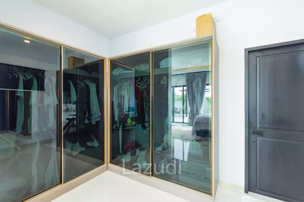DESTINY : STUNNING MODERN 6 BED POOL VILLA