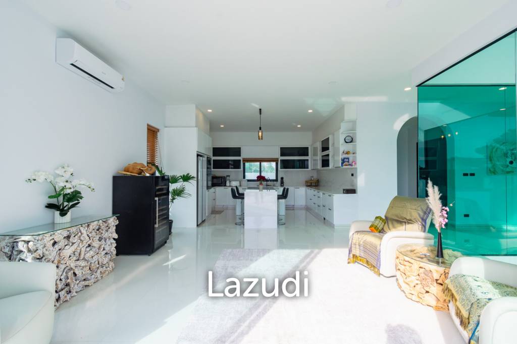 STUNNING MODERN 6 BED POOL VILLA