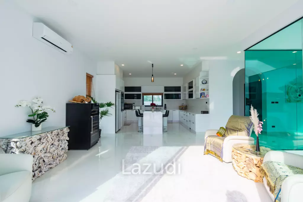 DESTINY : STUNNING MODERN 6 BED POOL VILLA
