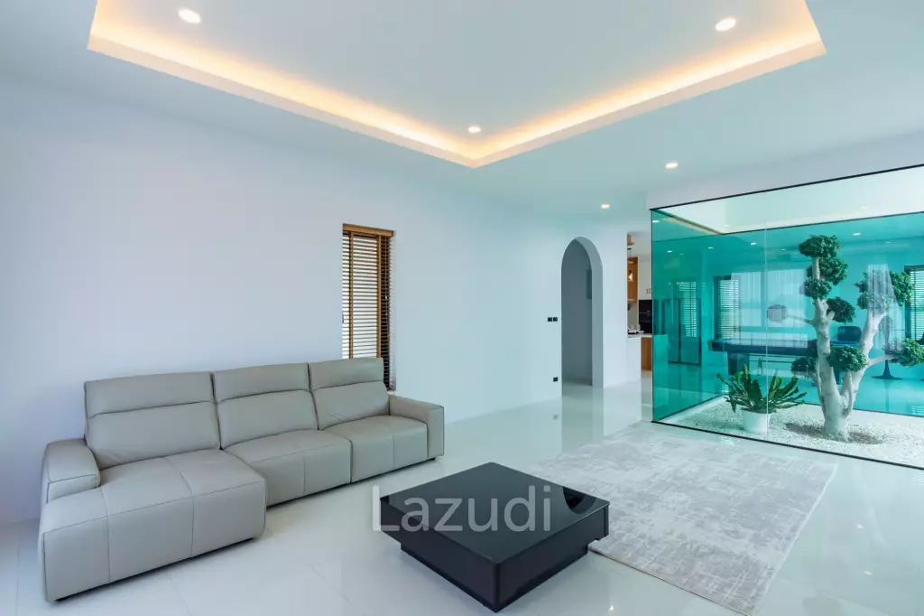 DESTINY : STUNNING MODERN 6 BED POOL VILLA