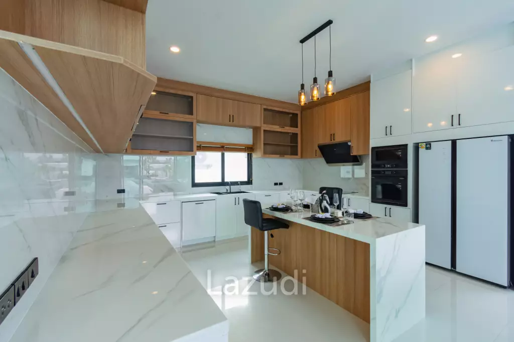 DESTINY : STUNNING MODERN 6 BED POOL VILLA