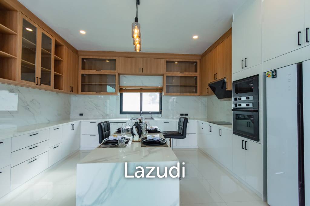 STUNNING MODERN 6 BED POOL VILLA