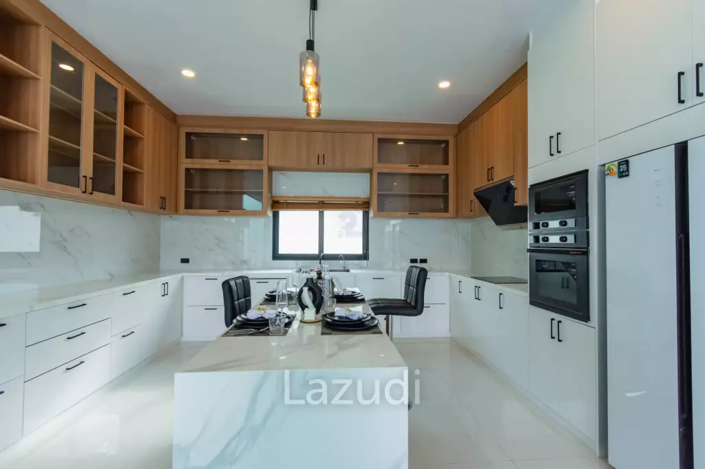 DESTINY : STUNNING MODERN 6 BED POOL VILLA
