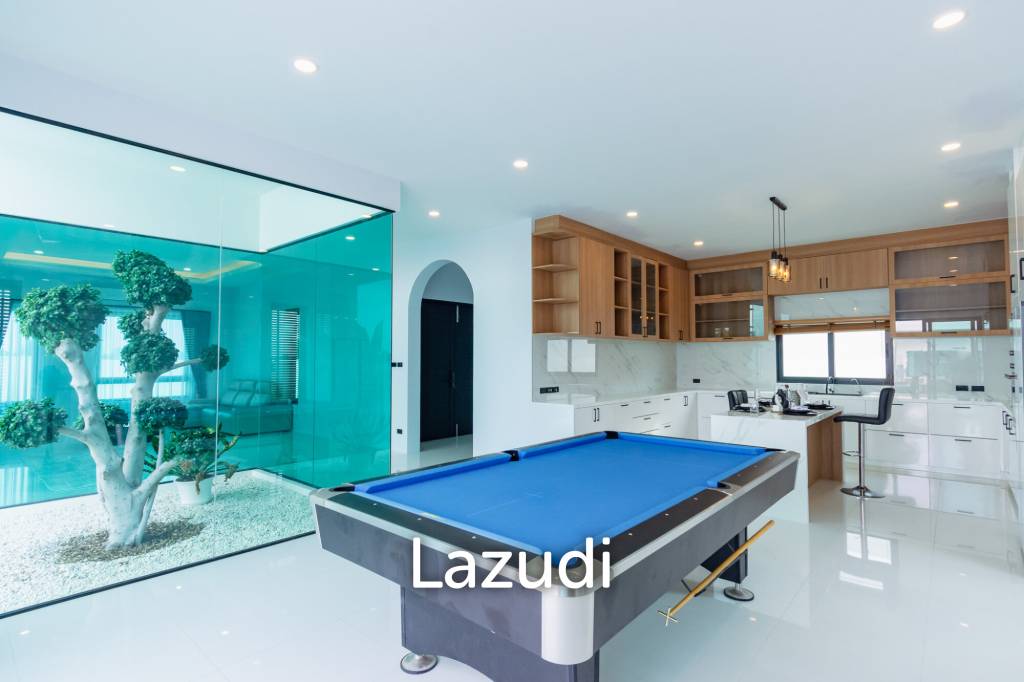 STUNNING MODERN 6 BED POOL VILLA