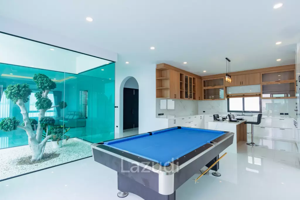 DESTINY : STUNNING MODERN 6 BED POOL VILLA