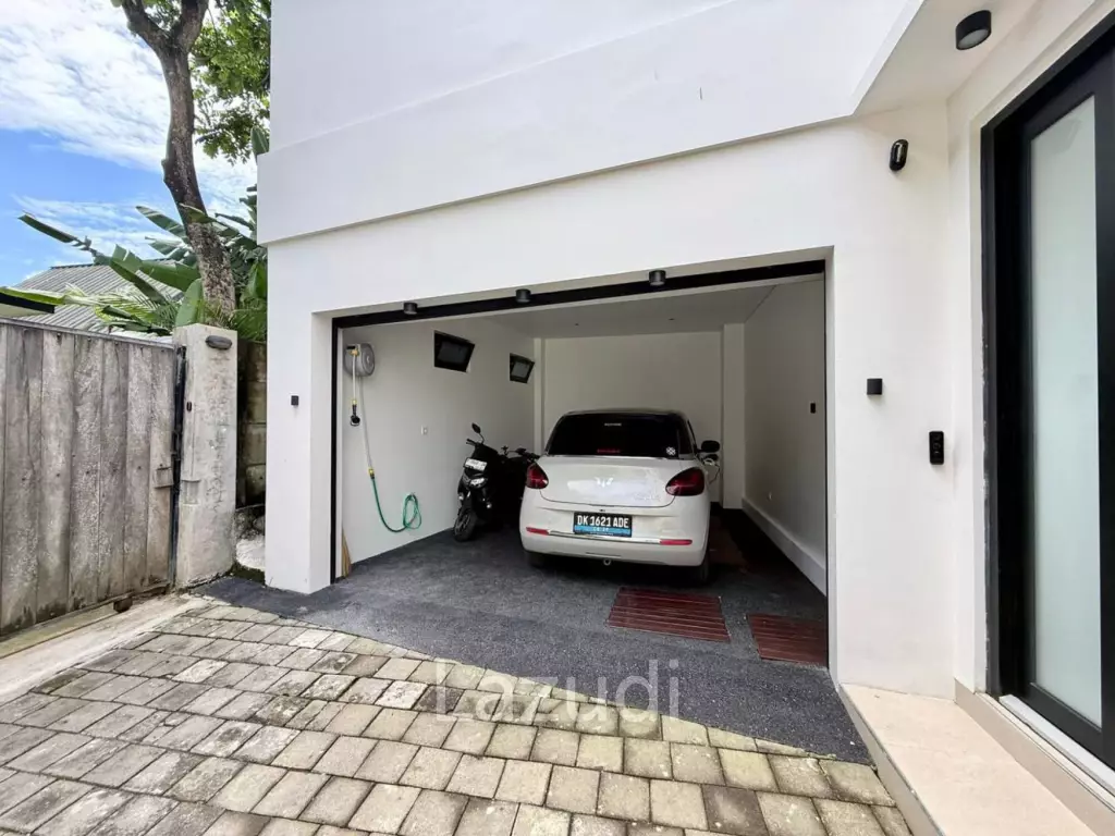 Five Bedroom High-Tech Smart Villa in Pererenan (Tumbak Bayuh) - Freehold