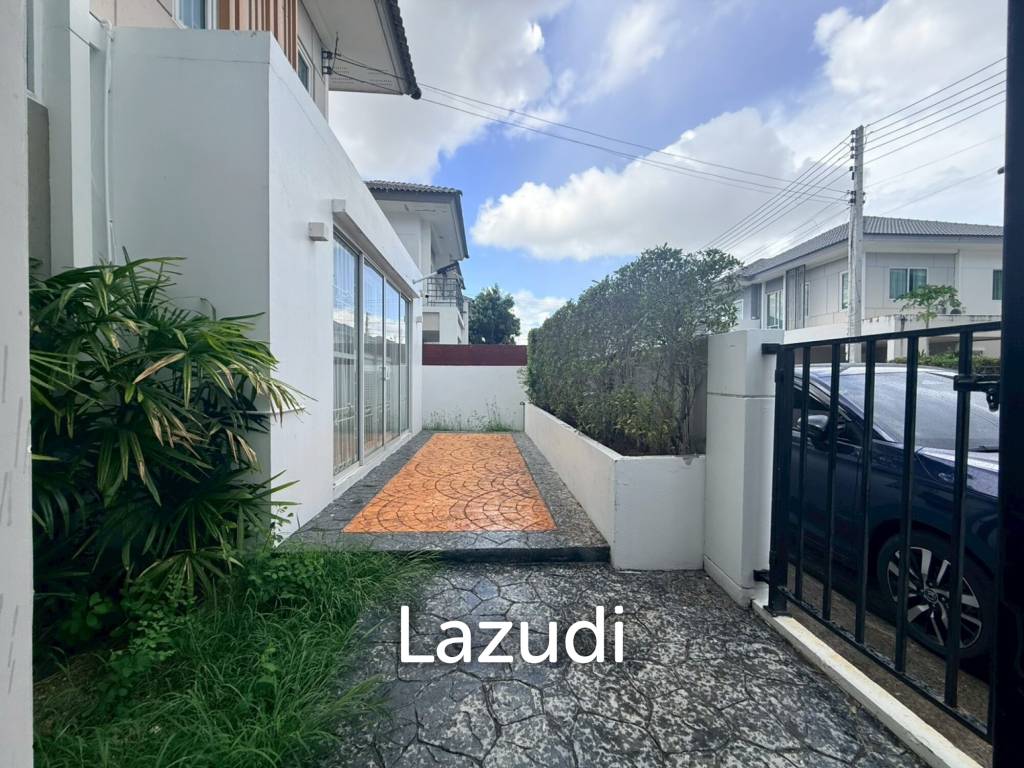 Exceptional Double-Plot Residence for Sale Pruksa Nara