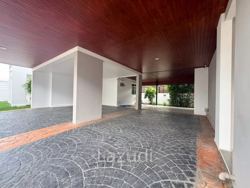 Exceptional Double-Plot Residence for Sale Pruksa Nara