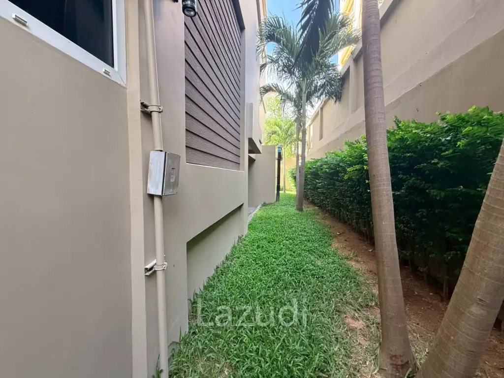 Exceptional Double-Plot Residence for Sale Pruksa Nara