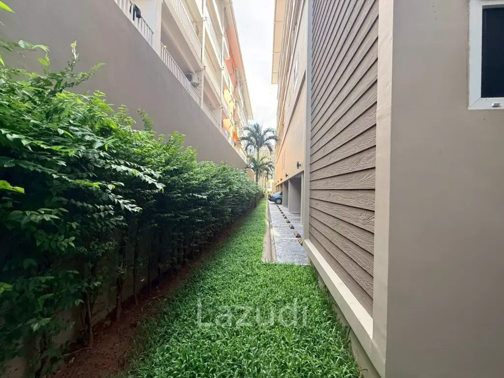 Exceptional Double-Plot Residence for Sale Pruksa Nara