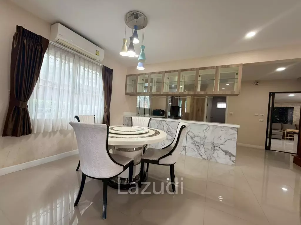 Exceptional Double-Plot Residence for Sale Pruksa Nara