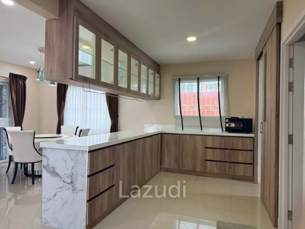 Exceptional Double-Plot Residence for Sale Pruksa Nara