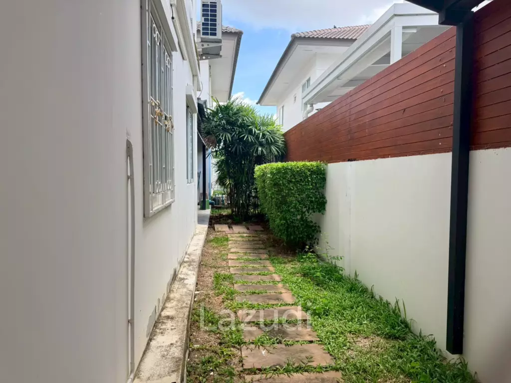 Exceptional Double-Plot Residence for Sale Pruksa Nara