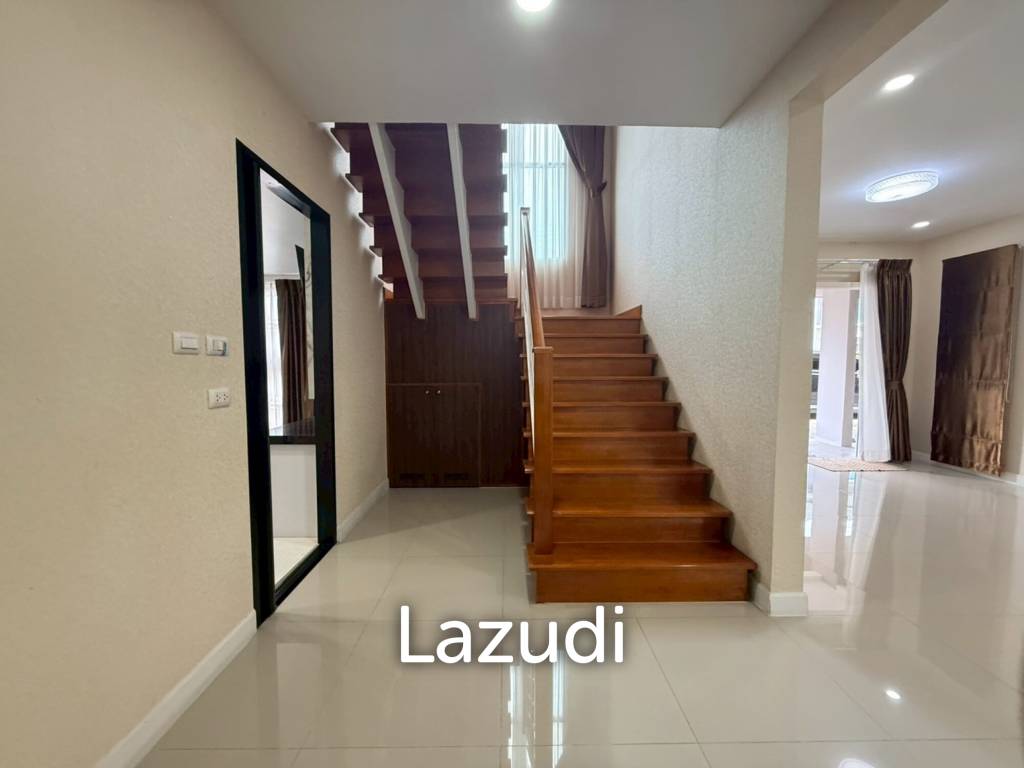 Exceptional Double-Plot Residence for Sale Pruksa Nara