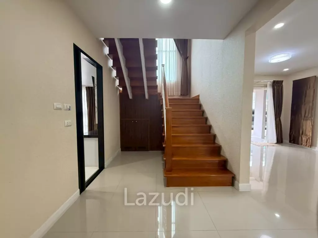Exceptional Double-Plot Residence for Sale Pruksa Nara
