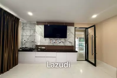 Exceptional Double-Plot Residence for Sale Pruksa Nara