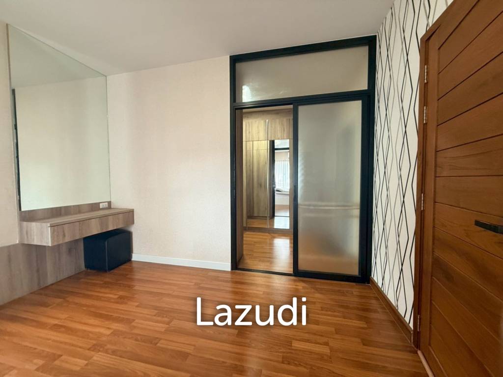 Exceptional Double-Plot Residence for Sale Pruksa Nara