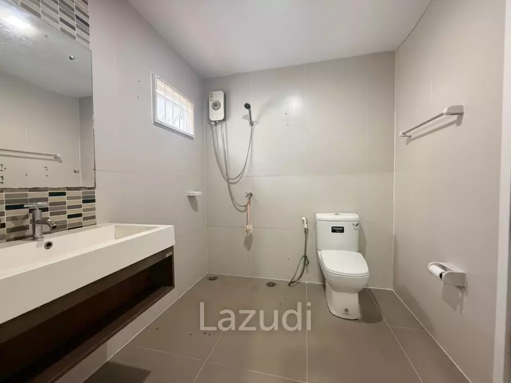 Exceptional Double-Plot Residence for Sale Pruksa Nara